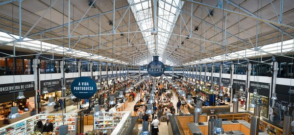 Plongez dans les délices du Time Out market à Lisbonne